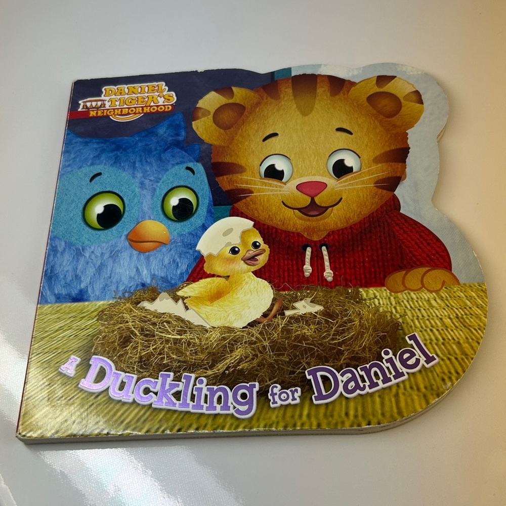 Daniel Tiger's‎ Neighborhood A Duck for Daniel Children's Book